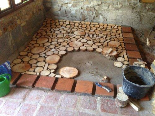 Here is how Miroslav Bentley Kubala from Prague, constructed his cordwood floor over concrete. 