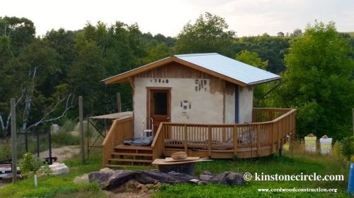 kinstone-straw-clay-cottage